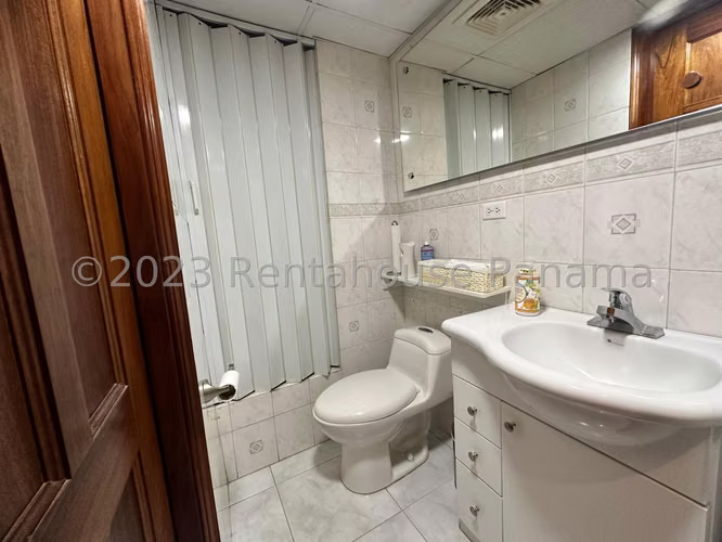 Venta de Consultorio en Obarrio Plaza Ejecutiva