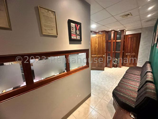 Venta de Consultorio en Obarrio Plaza Ejecutiva