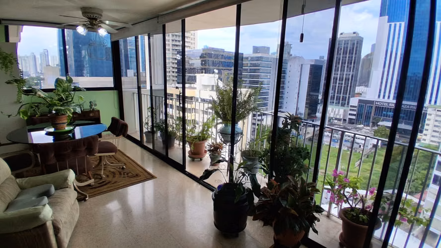 Edificio Diplomatico. 249mts 3r 2b cbe $255,000.00NEG