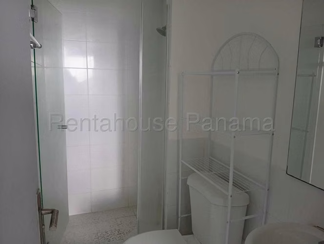 Alquiler de apartamento amoblado, PH Ilo, buen estado - Imagen 6