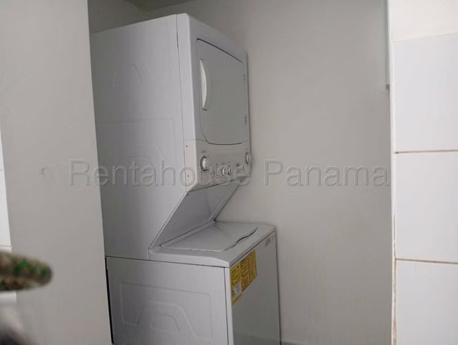 Alquiler de apartamento amoblado, PH Ilo, buen estado - Imagen 12