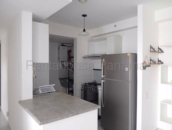 Alquiler de apartamento amoblado, PH Ilo, buen estado - Imagen 10