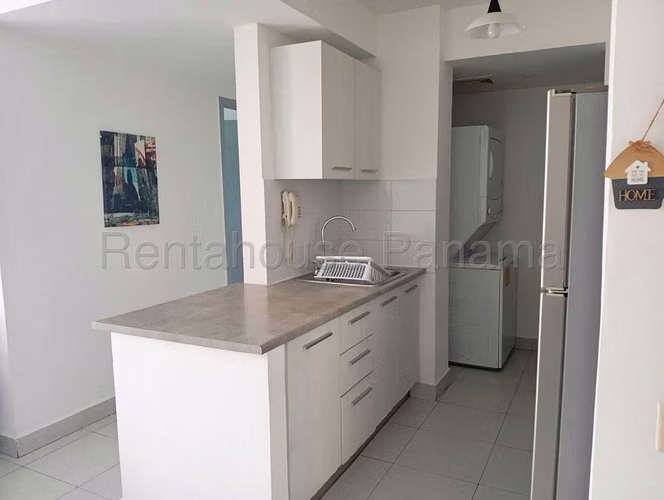 Alquiler de apartamento amoblado, PH Ilo, buen estado - Imagen 9