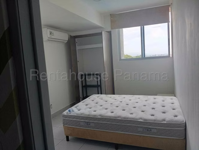 Alquiler de apartamento amoblado, PH Ilo, buen estado - Imagen 11