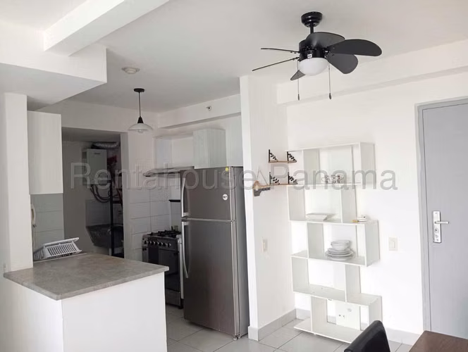 Alquiler de apartamento amoblado, PH Ilo, buen estado - Imagen 8