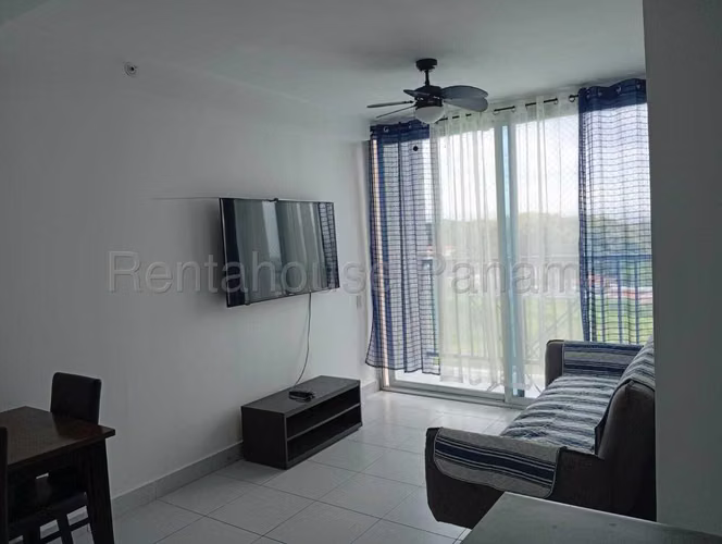 Alquiler de apartamento amoblado, PH Ilo, buen estado - Imagen 13