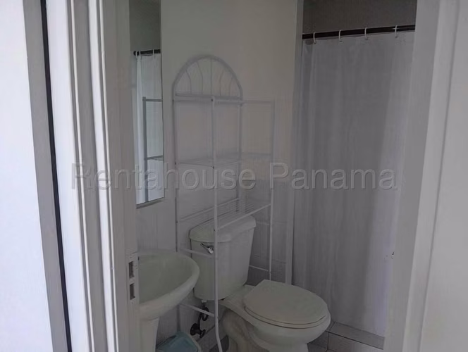 Alquiler de apartamento amoblado, PH Ilo, buen estado - Imagen 5