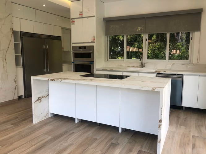 CASA con PISCINA en ALTOS del GOLF - REMODELADA - Lote de 2,500 M² - Imagen 6