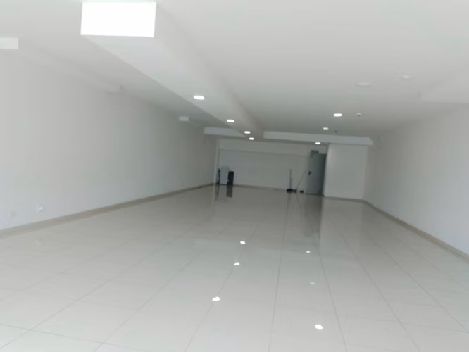 Local Comercial en Alquiler | 170 m² | Vía España