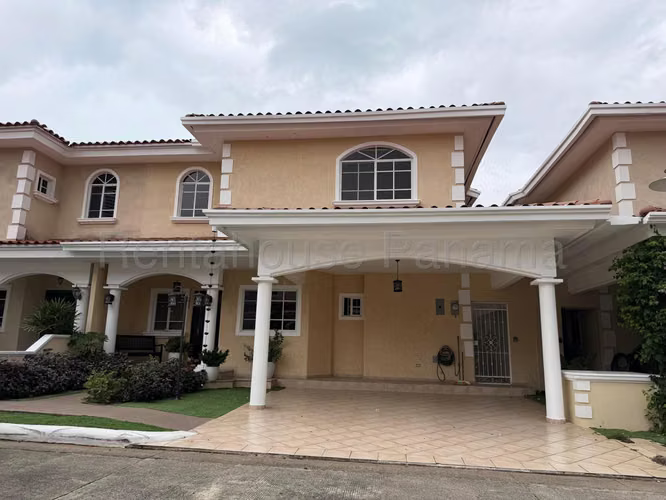 Alquiler de casa en Costa del este, PH Palmeras del Este