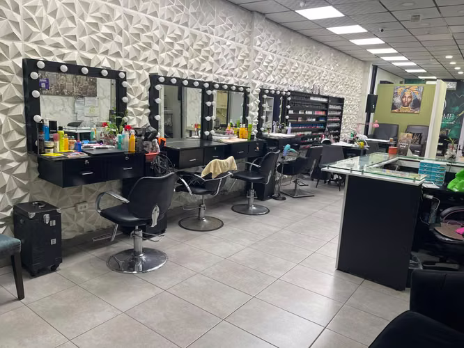 Se Vende Salón de Belleza Equipado y Operativo – Brisas del Golf