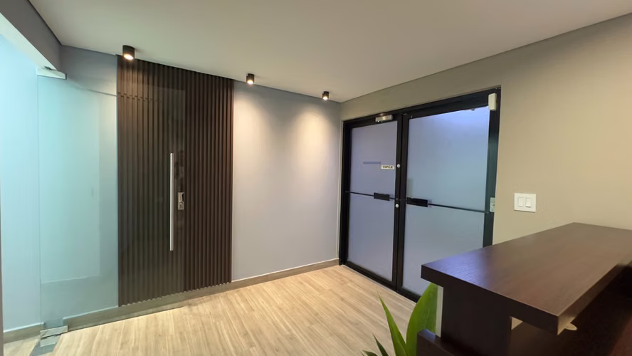 Oficina Amoblada en Alquiler – Ave. Balboa (Bay Mall) 