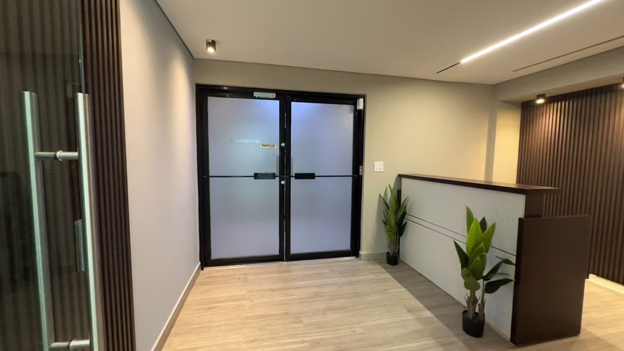 Oficina Amoblada en Alquiler – Ave. Balboa (Bay Mall) 