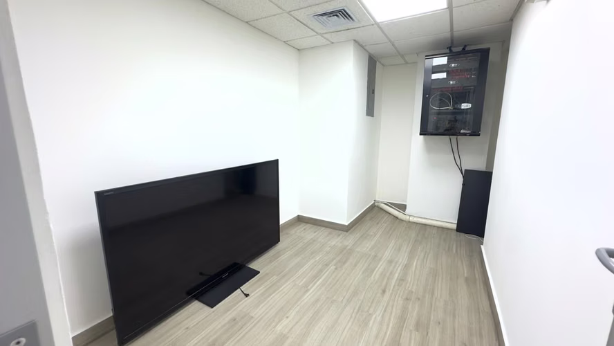 Oficina Amoblada en Alquiler – Ave. Balboa (Bay Mall) 