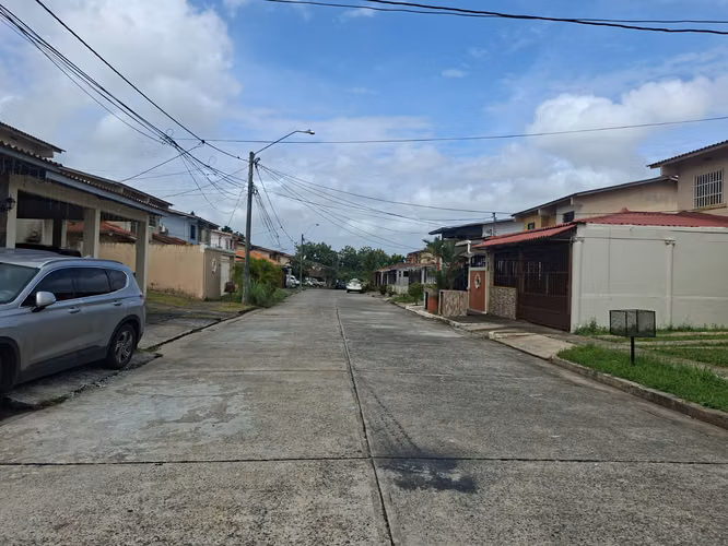 Alquiler Casa de 2 Pisos – Residencial La Estancia, Arraiján (DK)