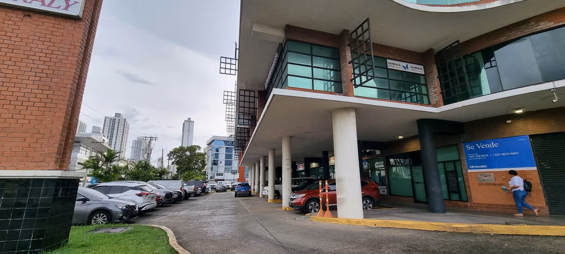 Se Alquila oficina o local comercial - planta baja - Imagen 16