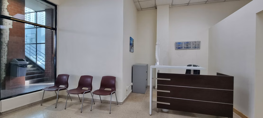 Se Alquila oficina o local comercial - planta baja - Imagen 5