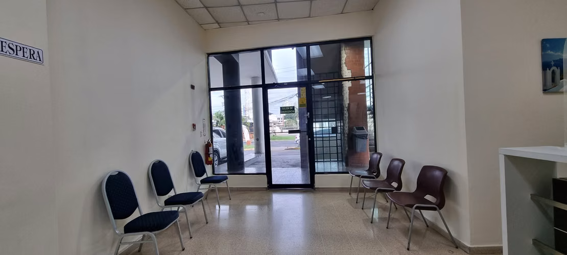 Se Alquila oficina o local comercial - planta baja - Imagen 3