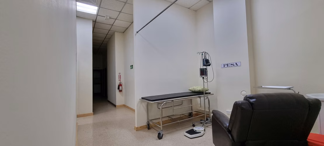 Se Alquila oficina o local comercial - planta baja - Imagen 12