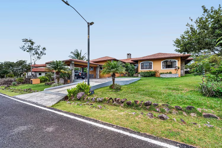 Casa Espaciosa en Boquete Panama - Imagen 2