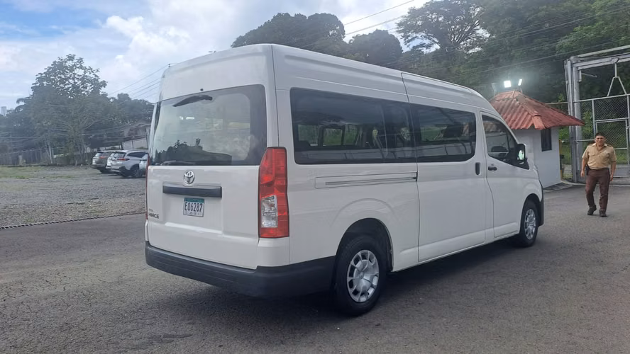 TOYOTA HIACE 2025 - Imagen 4