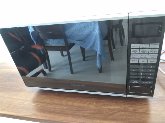 Microondas Panasonic Inverter NN-SF550M — ¡Excelente precio! $35