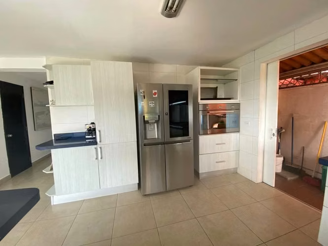 VENTA DE CASA CON PISCINA EN LINDA VISTA - C.J. - Imagen 5