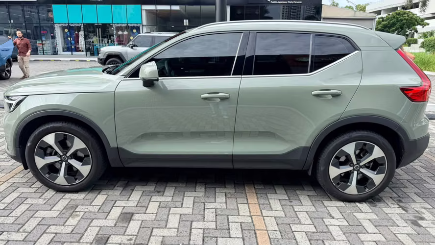 VENDO MI VOLVO XC40 MILD HYBRID B4 EDICION PLUS - IMPECABLE - USO EJECUTIVO SOLAMENTE - Imagen 1