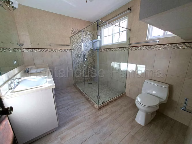 Amplia Casa en Venta en Costa Sur 27PPM1544