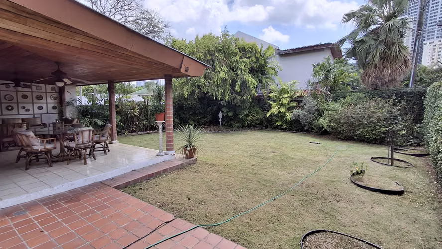 La Loma. 402mts 3r 2.5b Terraza patio $335,000.00neg - Imagen 2