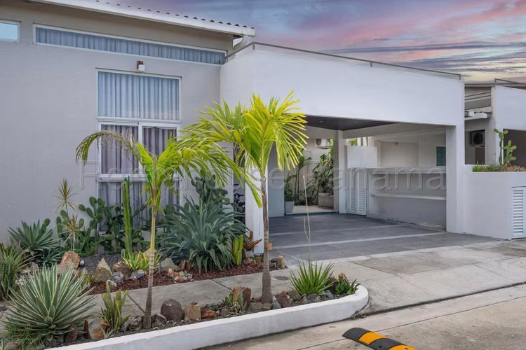 Alquiler Casa Costa Sur - YD