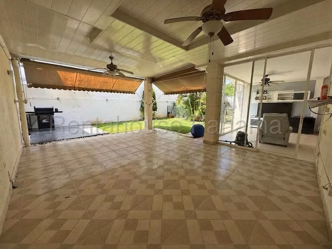 271168. Se vende casa 250m, 3 recámaras, 3.5 baños, CBE, jardín - Imagen 13