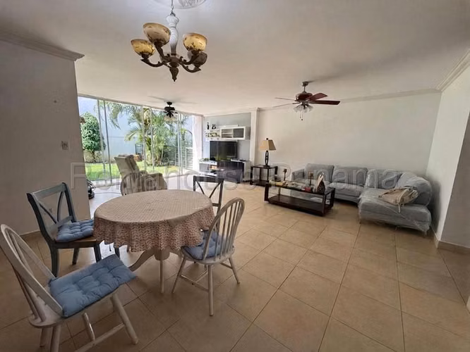 271168. Se vende casa 250m, 3 recámaras, 3.5 baños, CBE, jardín - Imagen 17