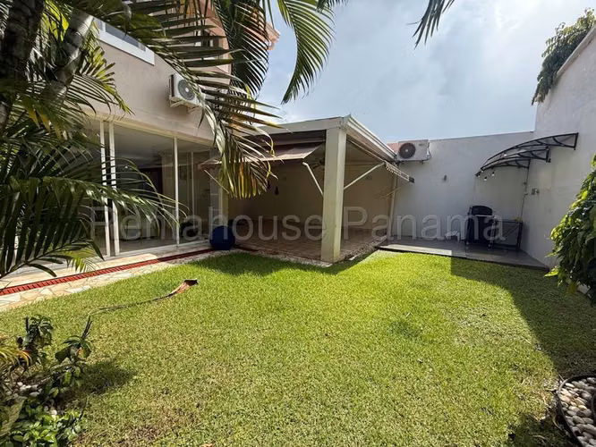 271168. Se vende casa 250m, 3 recámaras, 3.5 baños, CBE, jardín - Imagen 8