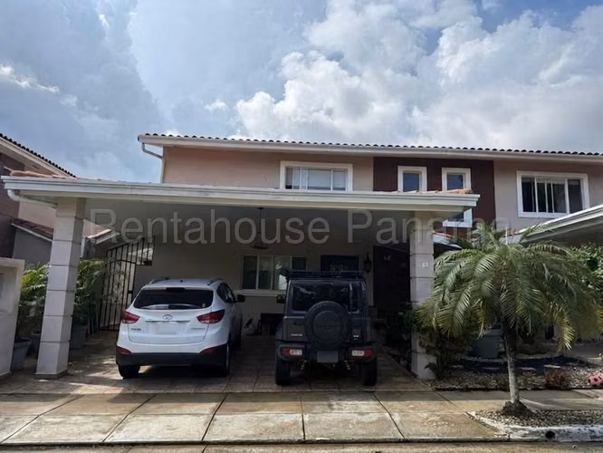 271168. Se vende casa 250m, 3 recámaras, 3.5 baños, CBE, jardín - Imagen 9