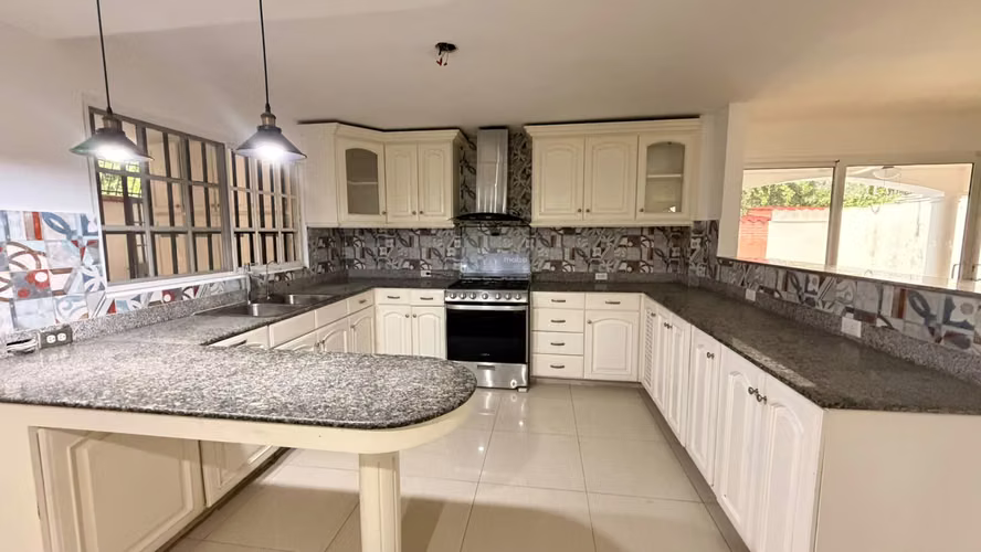 Casa en Alquiler en Alameda | Linea Blanca