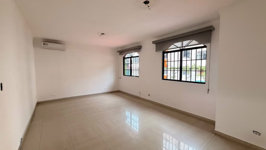 Casa en Alquiler en Alameda | Linea Blanca