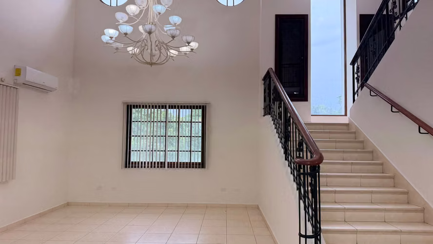 Casa en Alquiler en Alameda | Linea Blanca