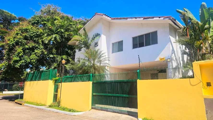 Casa en alquiler completamente amoblada – Ancón | Amplitud, comodidad y entorno natural.