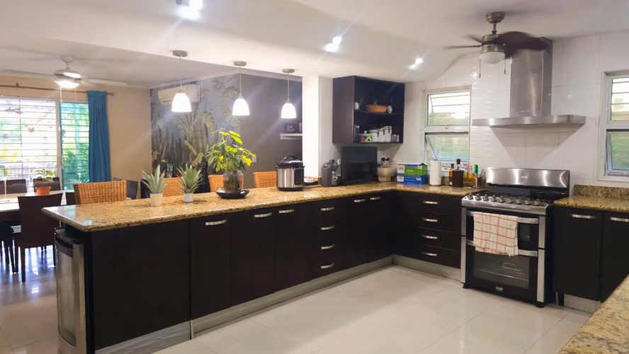 Casa en alquiler completamente amoblada – Ancón | Amplitud, comodidad y entorno natural. - Imagen 5