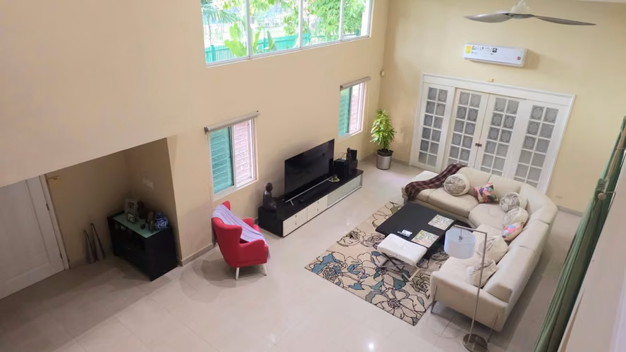 Casa en alquiler completamente amoblada – Ancón | Amplitud, comodidad y entorno natural. - Imagen 2