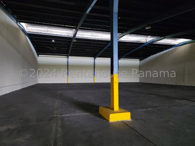 ALQUILO Galera en Via Transismica. 3600m2 lote