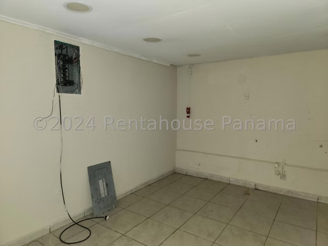 ALQUILO Galera en Via Transismica. 3600m2 lote