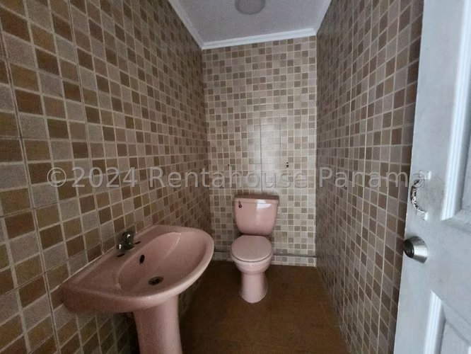ALQUILO Galera en Via Transismica. 3600m2 lote