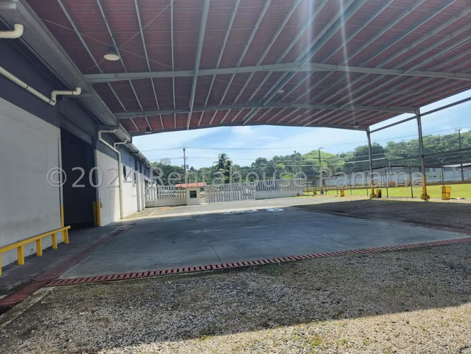 ALQUILO Galera en Via Transismica. 3600m2 lote