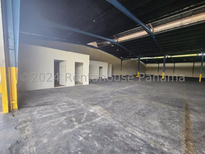 ALQUILO Galera en Via Transismica. 3600m2 lote
