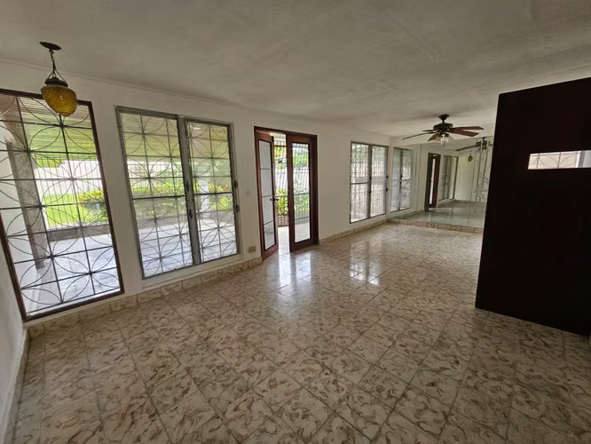 CASA COMERCIAL EN VENTA – LOS ÁNGELES - Imagen 5