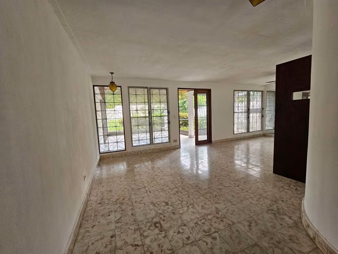  CASA COMERCIAL EN VENTA – LOS ÁNGELES - Imagen 6