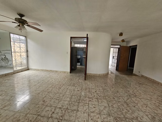  CASA COMERCIAL EN VENTA – LOS ÁNGELES - Imagen 7