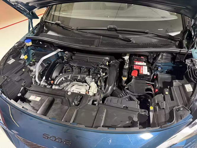 PEUGEOT 5008 GT LINE 2024 - Imagen 20